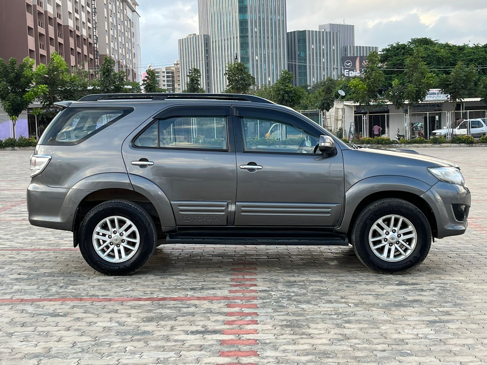 Toyota FORTUNER 3.0 4WD 2013
