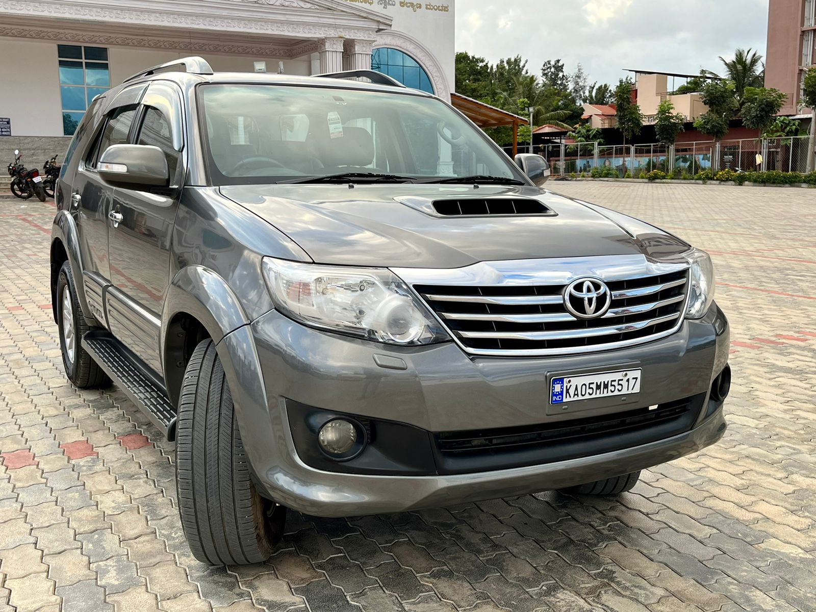 Toyota FORTUNER 3.0 4WD 2013