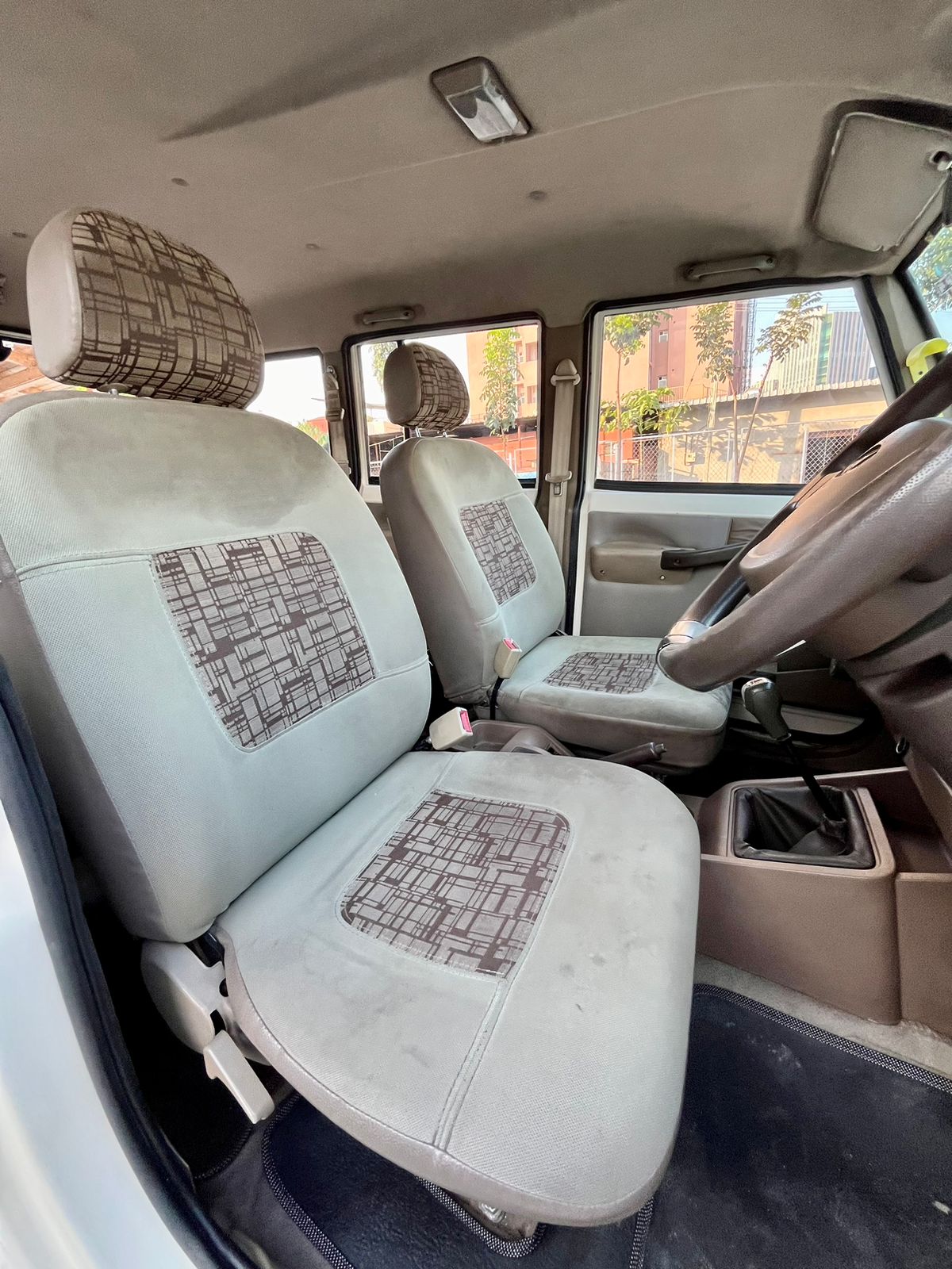 Mahindra Bolero ZLX – White